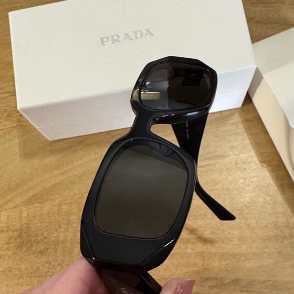 Prada PR 17WS Sunglasses - Picture 6 of 9